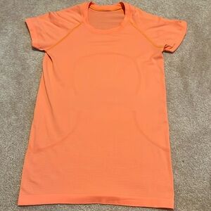 Swiftly Tech Short Sleeve 2.0 Color: Orange Soda Size: 6